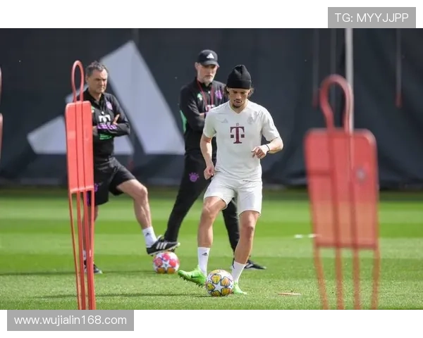 拜仁多线作战压力增加,阵容深度承压对赛季表现形成制约 拜仁多线作战压力增加,阵容深度承压对赛季表现形成制约
